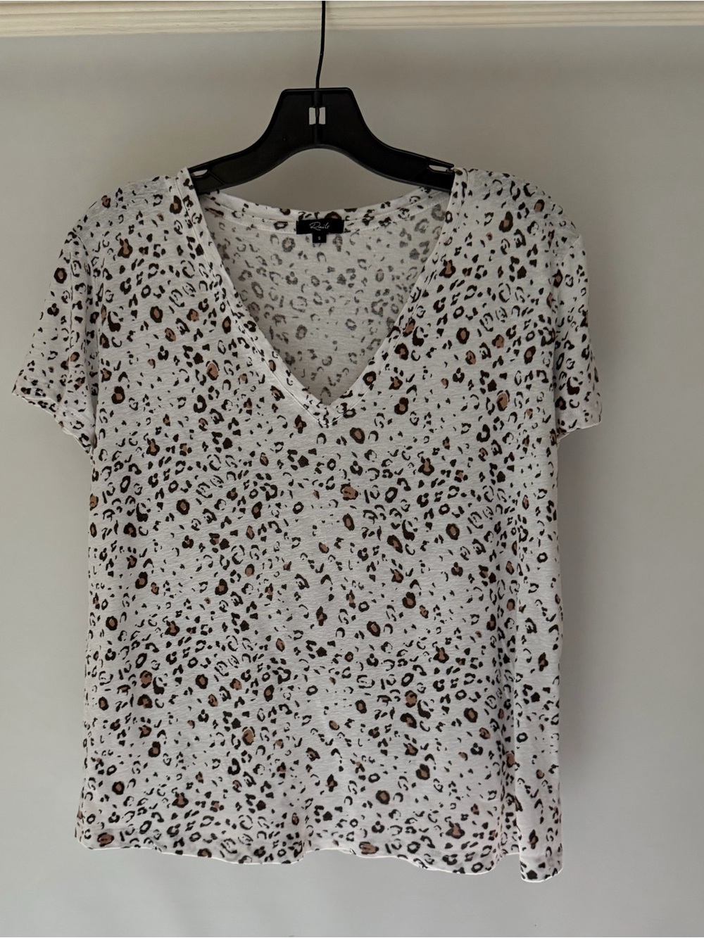 Rails White Leopard Print Cara V-Neck Short Sleeve Tee Size: S  MSRP: $99
